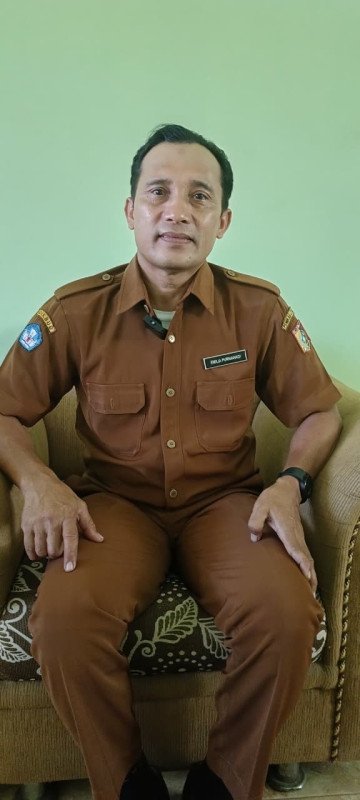 Kepala SMPN 1 Wanasaba, Emilia Purnawadi, S.E